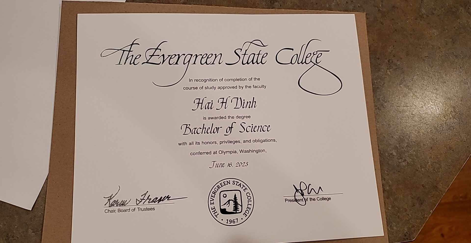 Bằng của Mẽo nhưng nó lạ lắm 👻 Bằng của Mẽo nhưng nó lạ lắm 👻