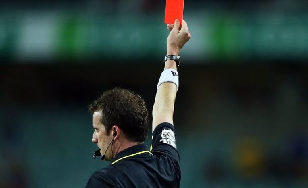 Thẻ đỏ trong bóng đá - Khám phá quy định, tác động và những điều thú vị