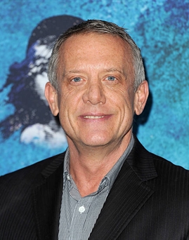 Diễn viên Simon Burke