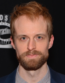 Diễn viên Adam David Thompson